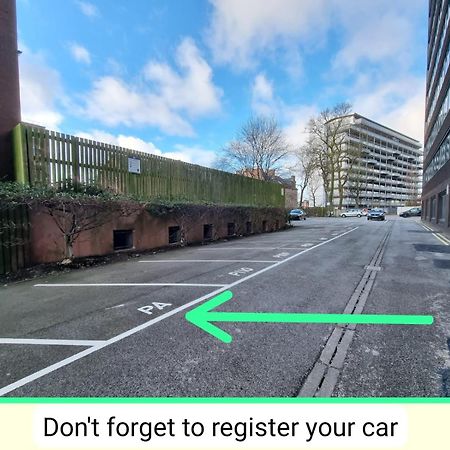 Free Parking. Old Trafford Home Manchester Eksteriør billede